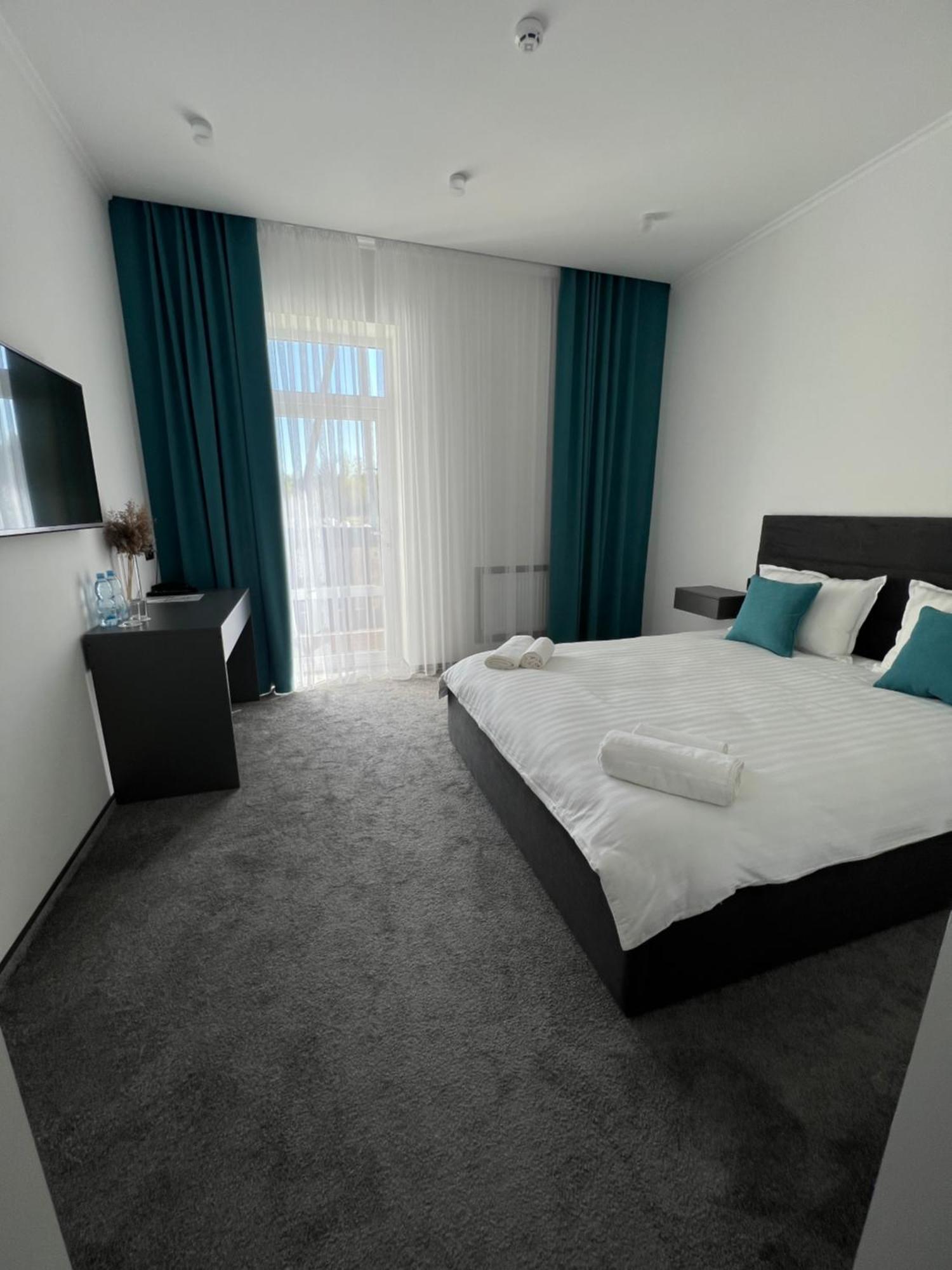 Royal Wood Hotel Rokytne  外观 照片