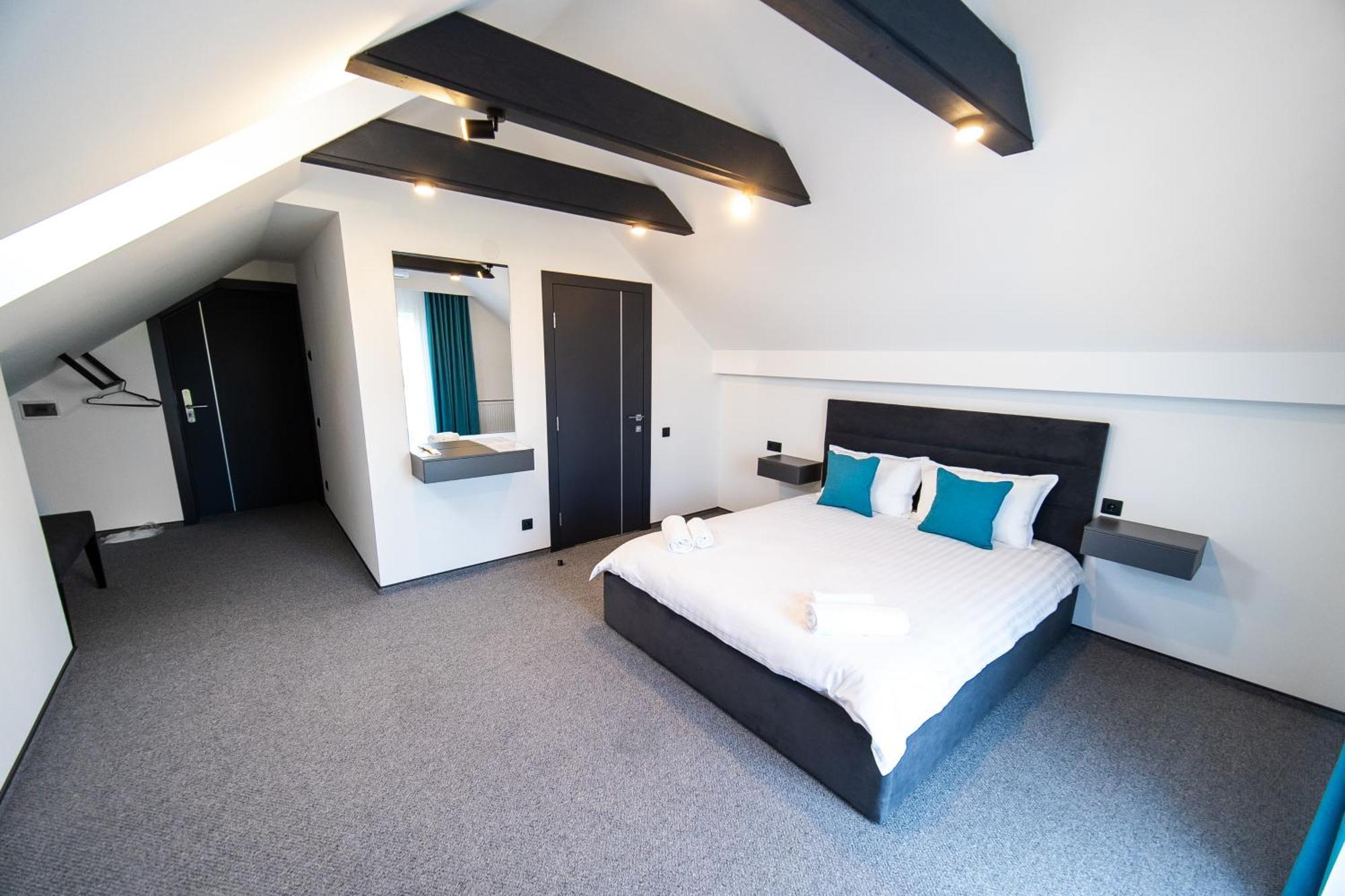 Royal Wood Hotel Rokytne  外观 照片