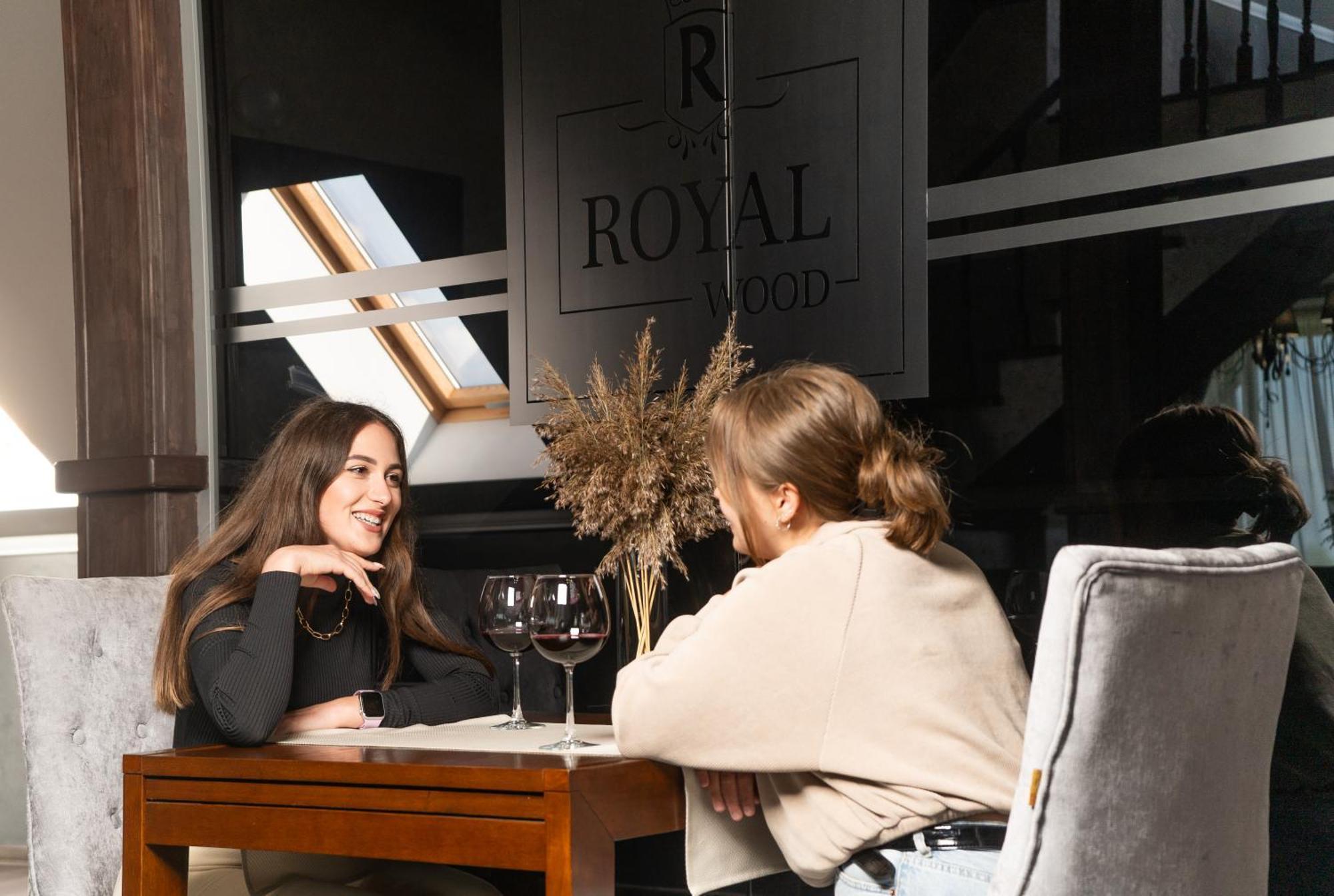 Royal Wood Hotel Rokytne  外观 照片